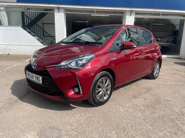 Toyota Yaris 1.5 Hybrid Icon 5dr CVT - JUST HAD MOT AND SERVICES Hatchback Petrol / Electric Hybrid Red