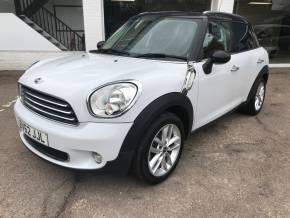 Mini Countryman 1.6 Cooper 5dr - FSH -  1/2 LEATHER- BLUETOOTH - CRUISE CONTROL Hatchback Petrol Light White Solid Paint at CSG Motor Company Chalfont St Giles