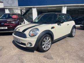 Mini Hatchback 1.6 Cooper [122] 3dr - BLACK 17" ALLOYS - CHILLI PACK - AIR CON - Hatchback Petrol White at CSG Motor Company Chalfont St Giles